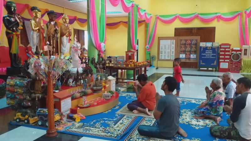 รูปปั้นไอ้ไข่ ที่วัดเขาพระทอง