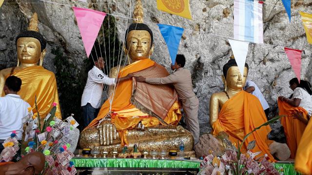 พิธีห่มพระที่วัดเขาพระทอง