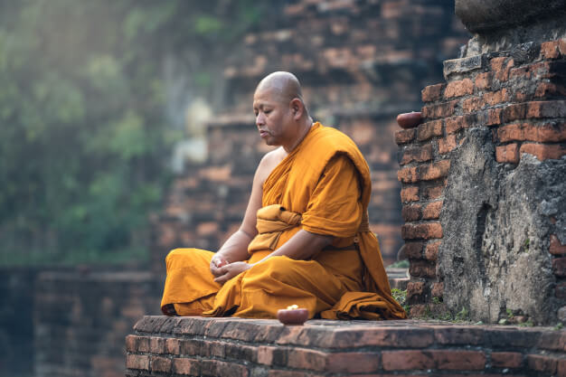 พระนั่งสมาธิ