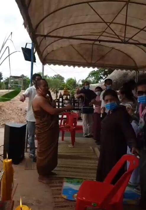 ทำพิธียกเสาเอก เสาโท เพื่อสร้างซุ้มประตูของ พ่อปู่ศรีสุทโธ และ แม่ย่าศรีปทุม