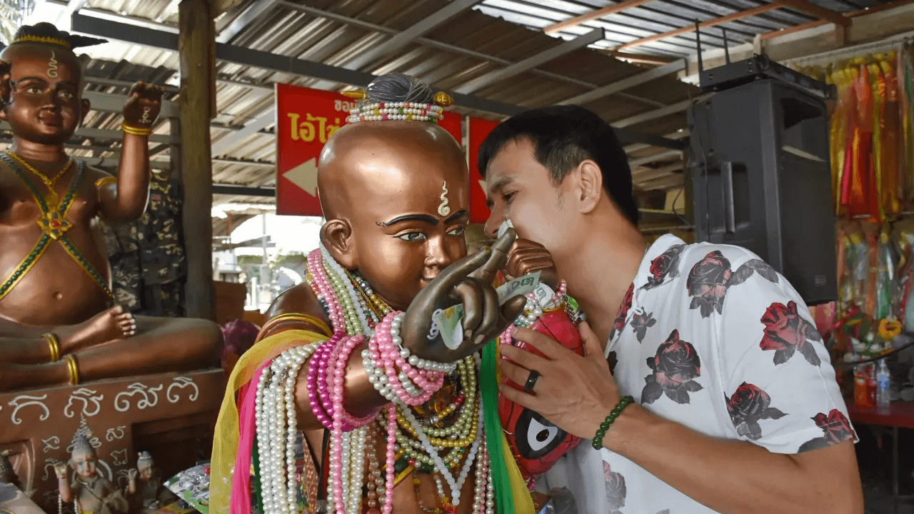 ไผ่ พงศธร กระซิบข้างหูน้องกุมารเลิฟเลิฟ