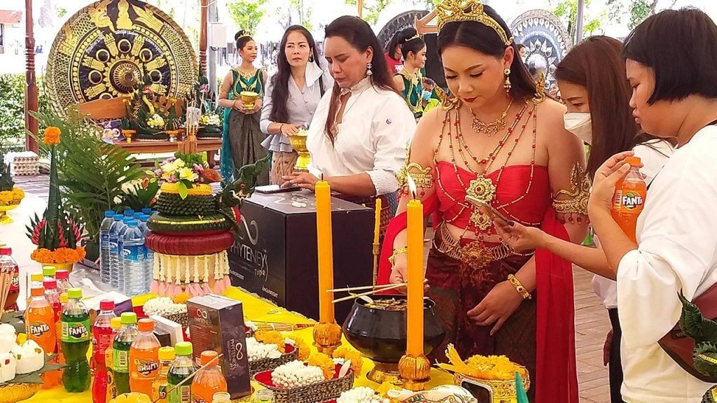 บุ๋ม ปนัดดา ไปวัดคำชะโนด