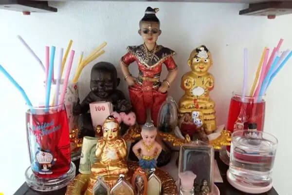 how to give food for kuman thong