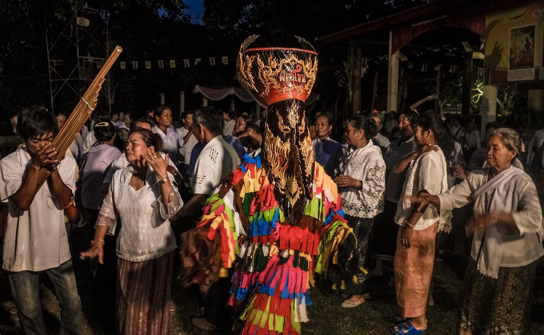 ผีตาโขน ทำพิธีกรรม