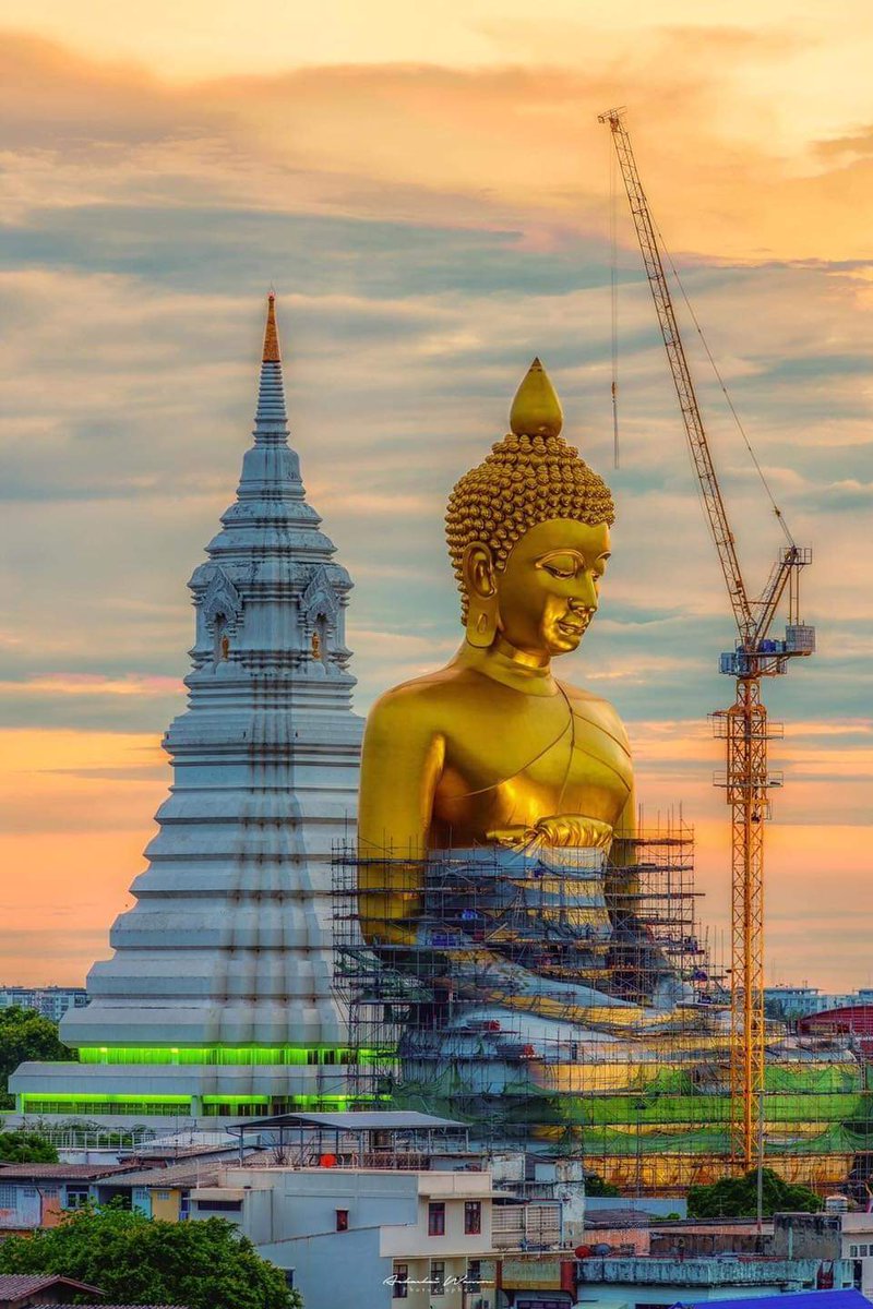 ภาพตอนเย็นของวัดปากน้ำภาษีเจริญ