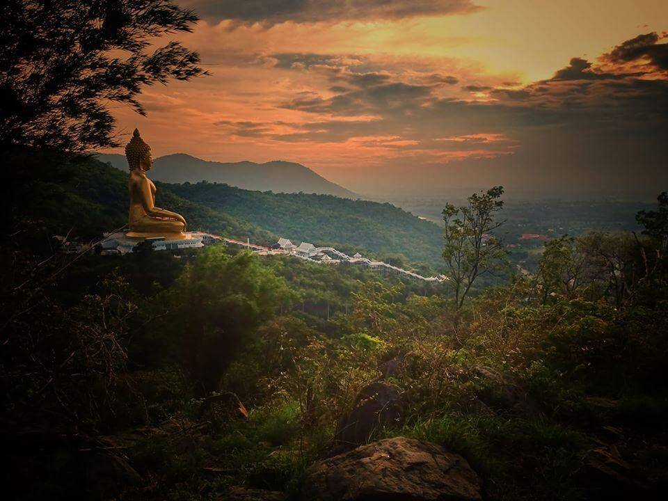 วัดเขาวงพระจันทร์ ตอนเย็น