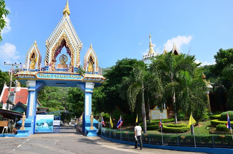 ทางเข้า วัดเขาวงพระจันทร์