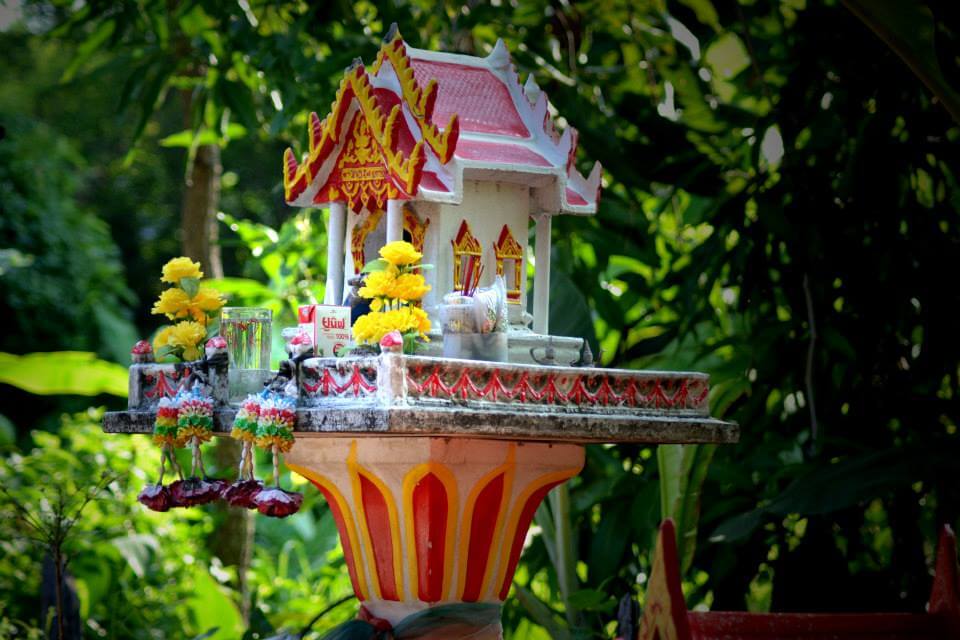 ศาลเจ้าที่สีแดง