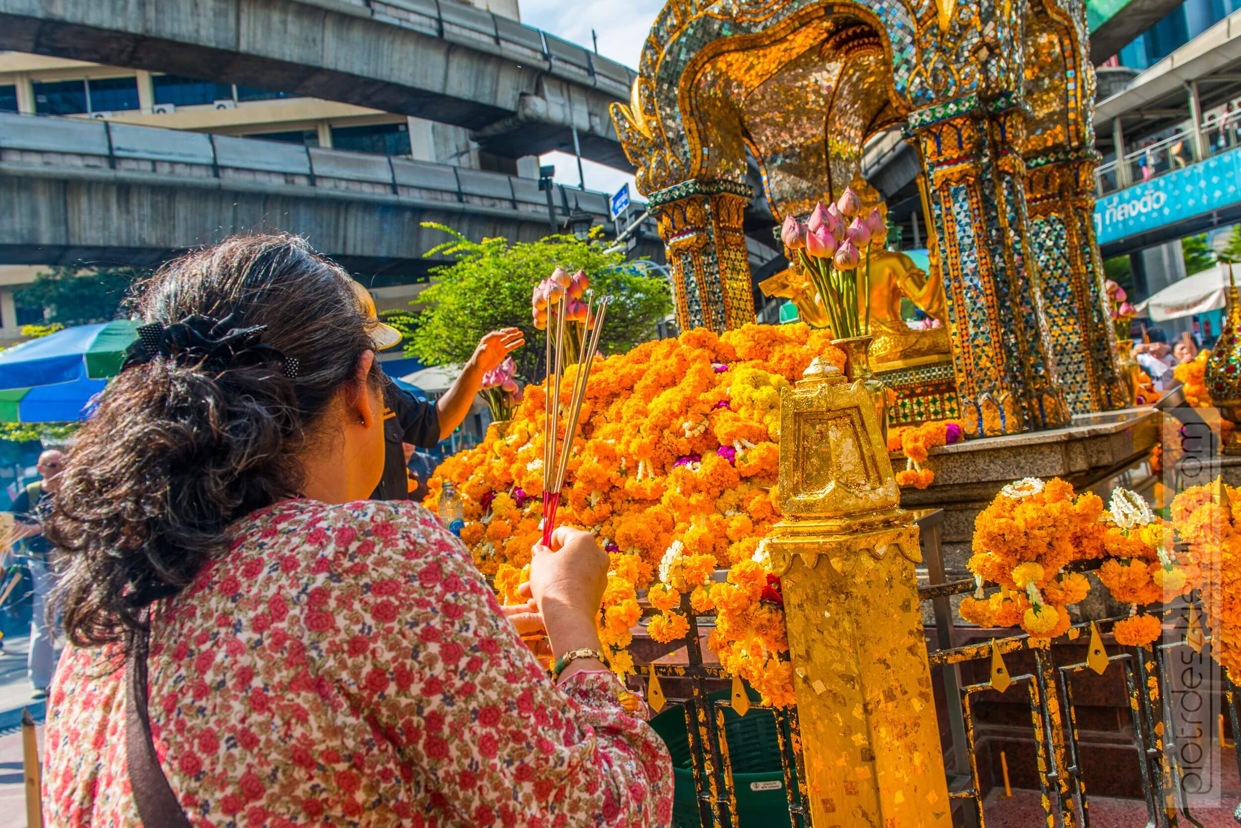 ไหว้พระขอพร