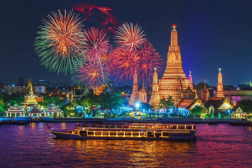 พลุริมแม่น้ำเจ้าพระยา