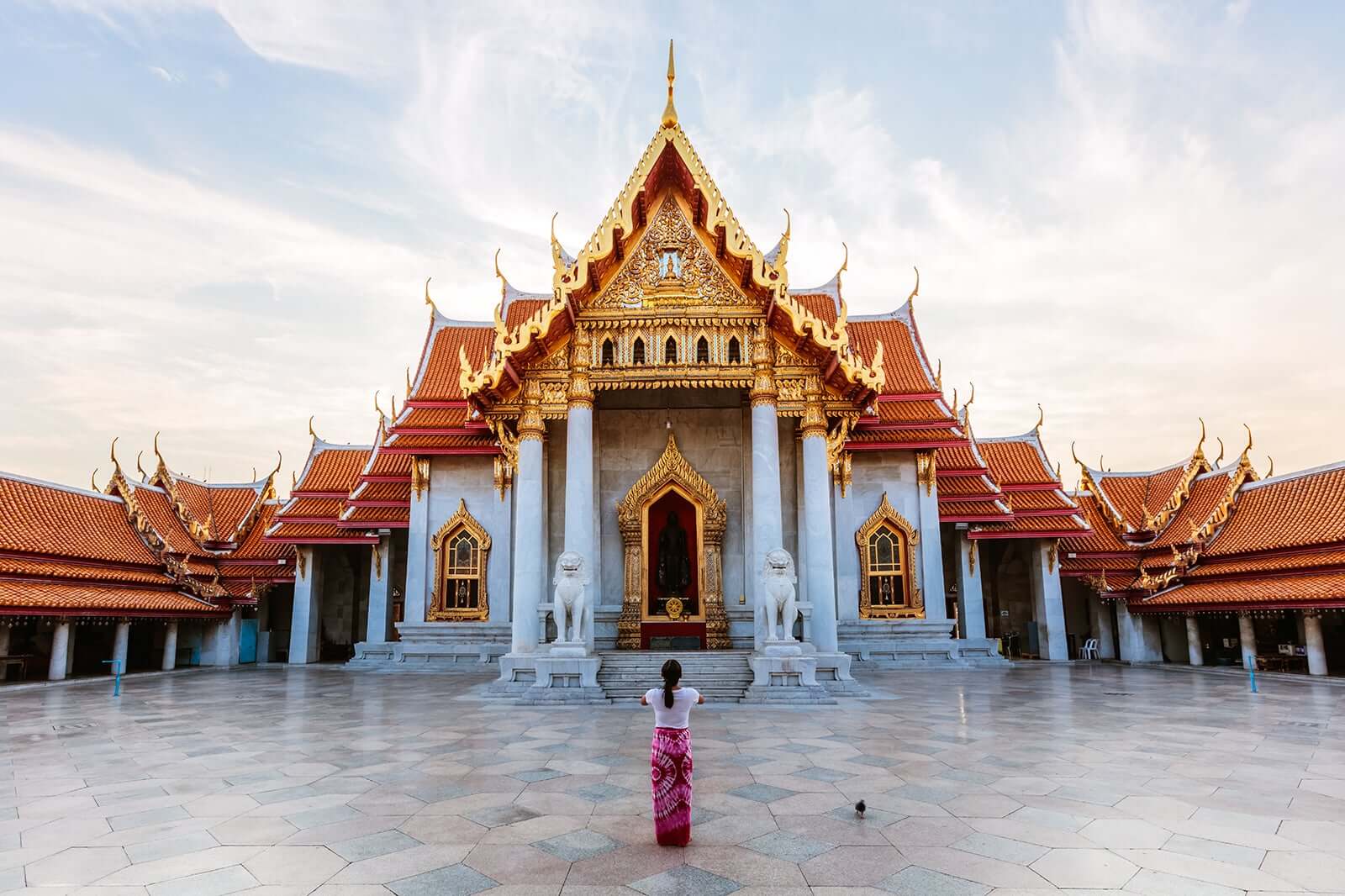 ไหว้พระหน้าโบสถ์