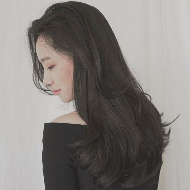 ผมสีดำอ่อน