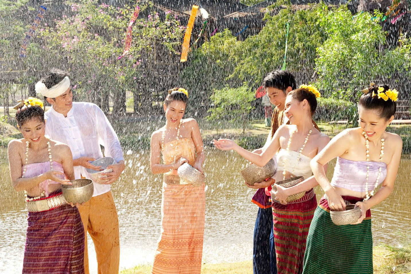 เล่นน้ำสงกรานต์