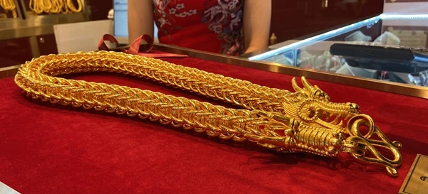 สร้อยทองคำมังกร